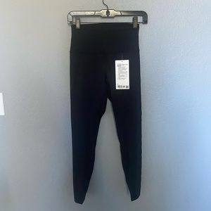 Lululemon Aligns 25” WITH logo